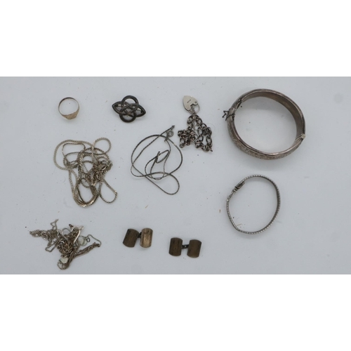 94 - Mixed silver jewellery including a bangle. UK P&P Group 1 (£16+VAT for the first lot and £2+VAT for ... 