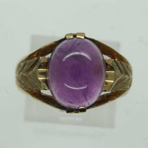 83 - 9ct gold ring set with amethyst cabochon, size T, 7.0g. UK P&P Group 1 (£16+VAT for the first lot an... 