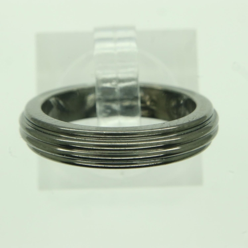 17 - Theo Fennell oxidized silver band, size K. UK P&P Group 0 (£6+VAT for the first lot and £1+VAT for s... 