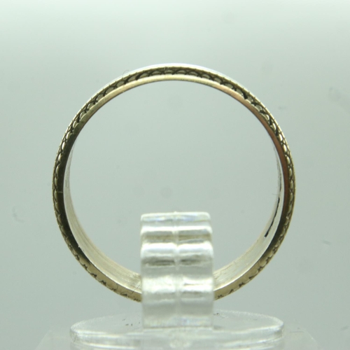 43 - 9ct tri-gold band ring, J/K, 3.1g. UK P&P Group 0 (£6+VAT for the first lot and £1+VAT for subsequen... 