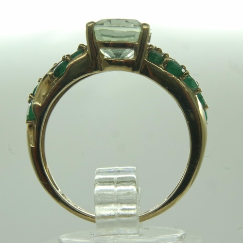 44 - 9ct gold ring set with green gemstones, size O, 3.7g. UK P&P Group 0 (£6+VAT for the first lot and £... 