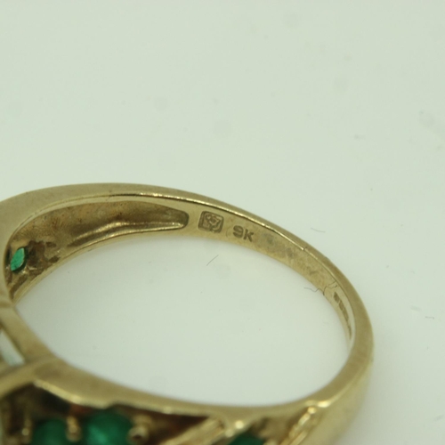 44 - 9ct gold ring set with green gemstones, size O, 3.7g. UK P&P Group 0 (£6+VAT for the first lot and £... 