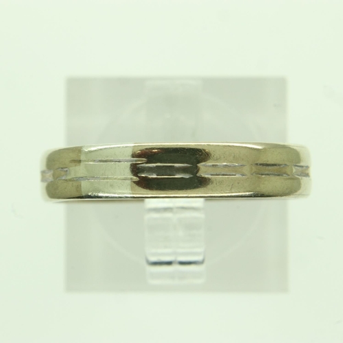 64 - 9ct gold band, size R, 2.3g. UK P&P Group 0 (£6+VAT for the first lot and £1+VAT for subsequent lots... 