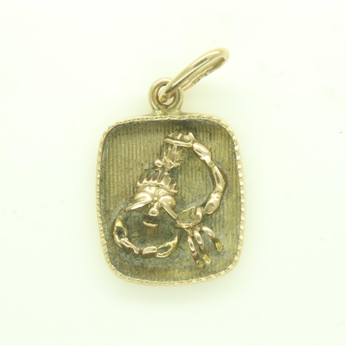 82 - 9ct gold scorpion pendant, drop L: 22 mm, 1.1g. UK P&P Group 0 (£6+VAT for the first lot and £1+VAT ... 