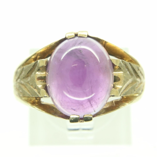 83 - 9ct gold ring set with amethyst cabochon, size T, 7.0g. UK P&P Group 1 (£16+VAT for the first lot an... 