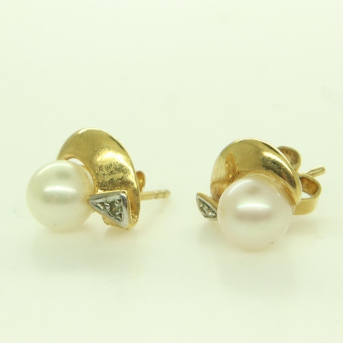 87 - A pair of 9ct gold pearl set earrings, combined 1.7g. UK P&P Group 0 (£6+VAT for the first lot and £... 