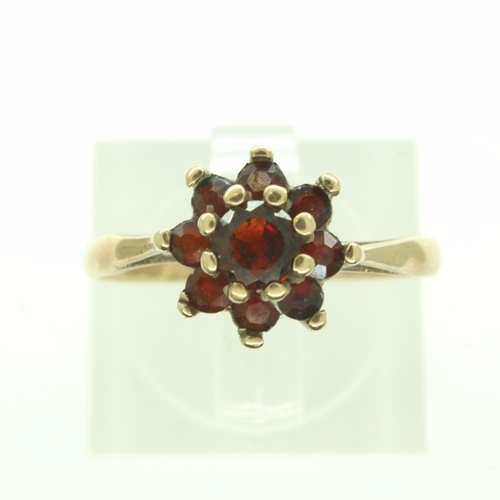 92 - 9ct gold garnet set cluster ring, size M, 2.0g. UK P&P Group 0 (£6+VAT for the first lot and £1+VAT ... 