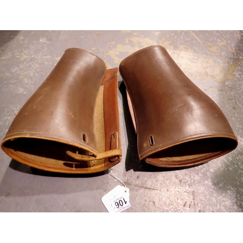 1061 - A pair of British military issue brown leather cavalry knee guards. P&P Group 2 (£18+VAT for the fir... 