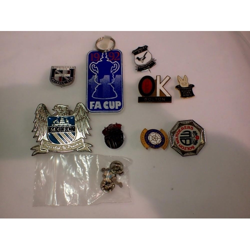 1069 - Mixed enamel football badges. UK P&P Group 1 (£16+VAT for the first lot and £2+VAT for subsequent lo... 