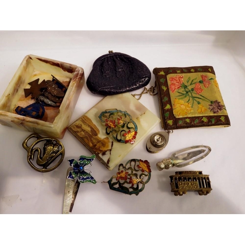 1073 - Mixed collectables including an onyx lidded box. UK P&P Group 1 (£16+VAT for the first lot and £2+VA... 