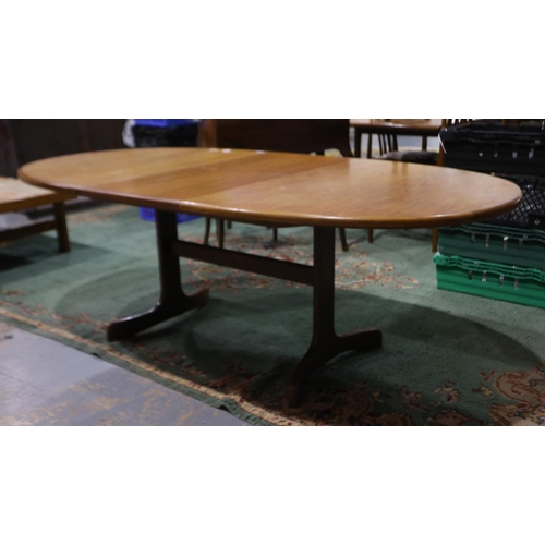 2060 - G-Plan oval extending dining table, 210 x 107 x 73 cm H (extended). Not available for in-house P&P