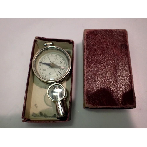 1121 - French made boxed sighting compass. UK P&P Group 1 (£16+VAT for the first lot and £2+VAT for subsequ... 