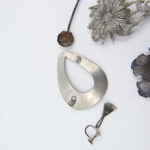 107 - Mixed silver and white metal items including jewellery. UK P&P Group 1 (£16+VAT for the first lot an... 