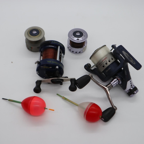 1154 - Avanti fixed spool reel, Leader multiplier and some sea fishing tackle. UK P&P Group 2 (£20+VAT for ... 