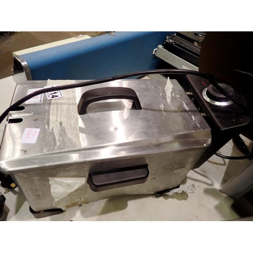 DSFPSII Tesco deep fat fryer. All electrical items in this lot have