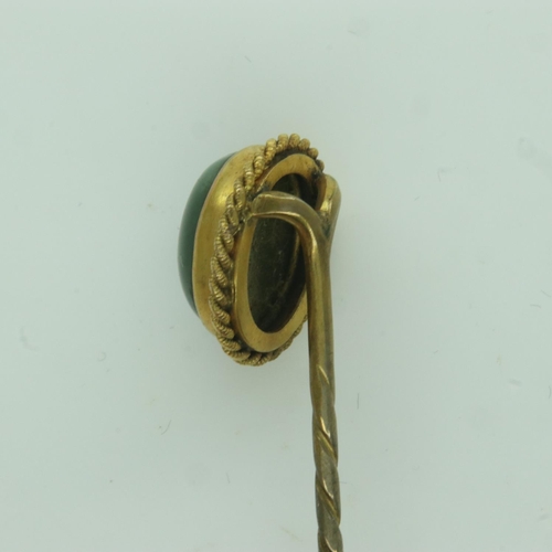 98 - Gold stick pin set with agate in a Garrard box, 2.3g. UK P&P Group 0 (£6+VAT for the first lot and £... 