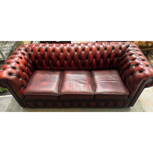 2085 - Chesterfield three seat sofa, in the blood red colourway, H 75 x  D 90 x W 200 cm. Not available for... 