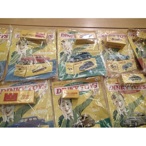 2421 - Thirty two Dinky Toys/De Agostini vehicles, all as new with magazine (twenty four factory sealed), p... 