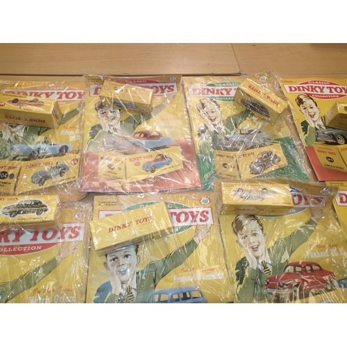 2421 - Thirty two Dinky Toys/De Agostini vehicles, all as new with magazine (twenty four factory sealed), p... 