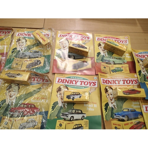 2421 - Thirty two Dinky Toys/De Agostini vehicles, all as new with magazine (twenty four factory sealed), p... 