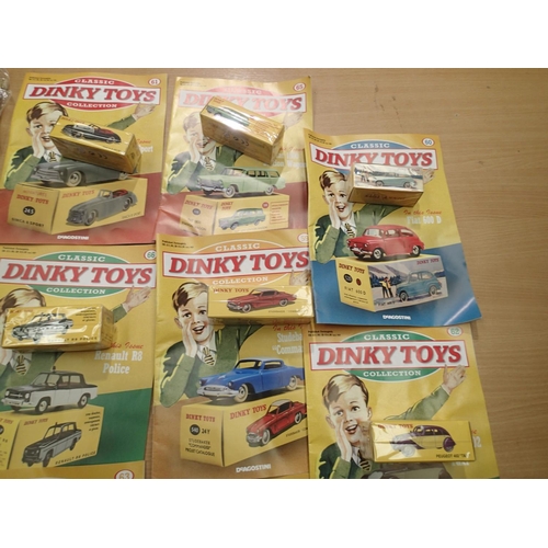 2421 - Thirty two Dinky Toys/De Agostini vehicles, all as new with magazine (twenty four factory sealed), p... 