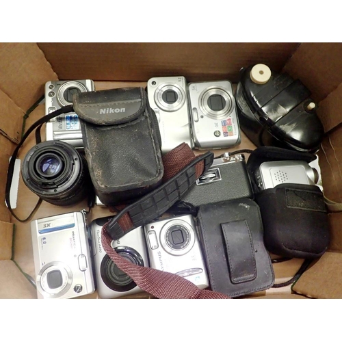 1161 - Box of mixed cameras. UK P&P Group 3 (£30+VAT for the first lot and £8+VAT for subsequent lots)