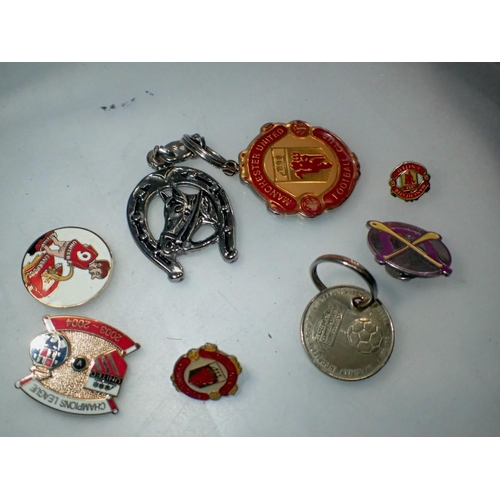 1180 - **** WITHDRAWN ****Manchester United fobs and keyrings. UK P&P Group 1 (£16+VAT for the first lot an... 