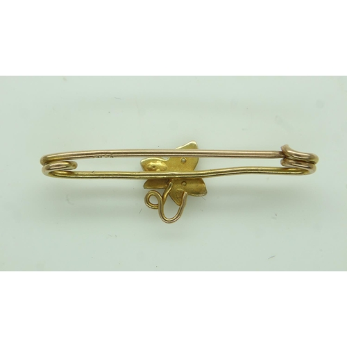 67 - 9ct gold brooch set with seed pearl, L: 25mm, 1.0g. UK P&P Group 0 (£6+VAT for the first lot and £1+... 