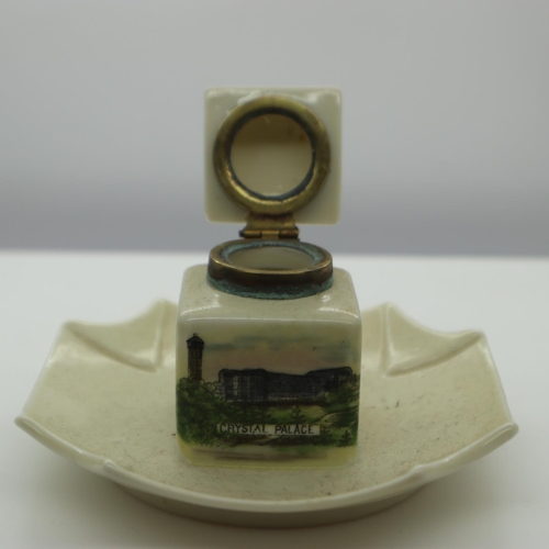 199 - Ceramic Crystal Palace Exhibition inkwell, D: 10 cm. UK P&P Group 2 (£20+VAT for the first lot and £... 