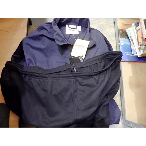 1543 - Dickies very large overalls with two pairs of 7XL jogging trousers, new with tags. Not available for... 