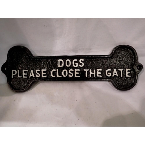 1678 - Cast iron Dogs Please Close The Gate sign, w: 15 cm. UK P&P Group 1 (£16+VAT for the first lot and £... 