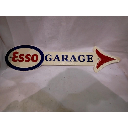 1742 - Cast iron Esso Garage arrow, L: 40 cm. UK P&P Group 2 (£20+VAT for the first lot and £4+VAT for subs... 