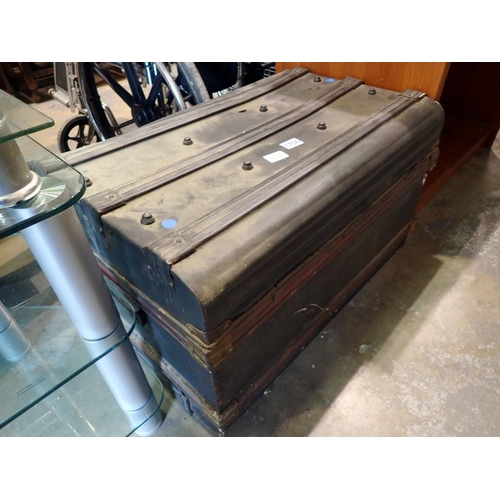 1756 - Large vintage chest. Not available for in-house P&P