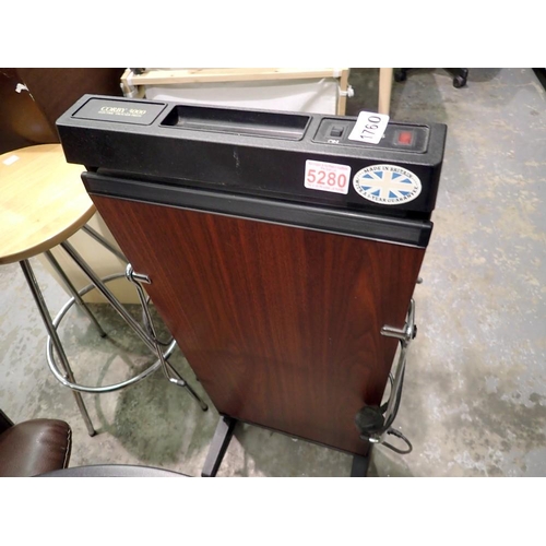 1760 - Corby 3000 electric trouser press. Not available for in-house P&P