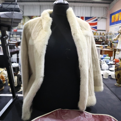 432 - Modern white mink tailored jacket. UK P&P Group 2 (£20+VAT for the first lot and £4+VAT for subseque... 