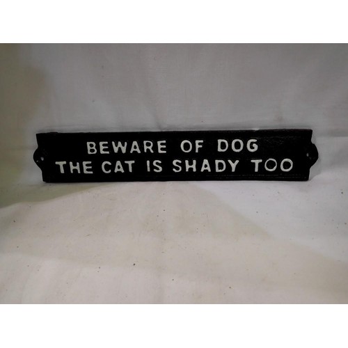 1740 - Cast iron Beware of dog sign, W: 15 cm. UK P&P Group 1 (£16+VAT for the first lot and £2+VAT for sub... 