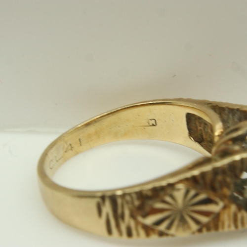 14 - 9ct gold cluster ring set with diamond and sapphires, size I/J, 3.6g. UK P&P Group 0 (£6+VAT for the... 