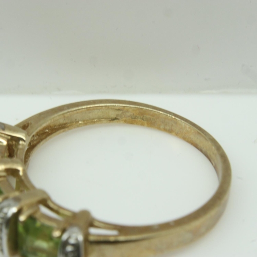 17 - Contemporary 9ct gold ring set with peridot and diamonds, size P, 3.0g. P&P Group 0 (£6+VAT for the ... 