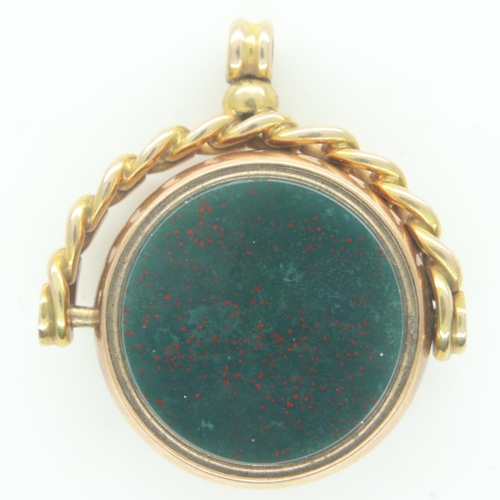 36 - 9ct gold swivel fob, with circular panels of carnelian and bloodstone, 5.8g. P&P Group 0 (£6+VAT for... 