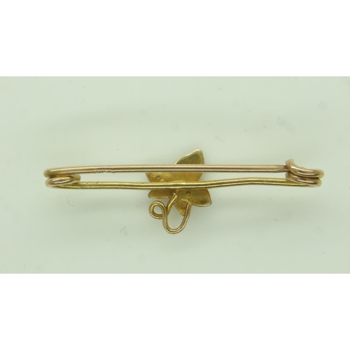 46 - 9ct gold brooch set with seed pearl, L: 25 mm, 1.0g. UK P&P Group 0 (£6+VAT for the first lot and £1... 