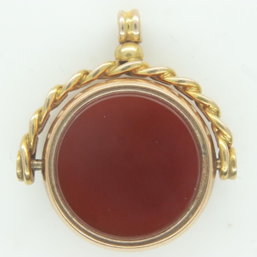 36 - 9ct gold swivel fob, with circular panels of carnelian and bloodstone, 5.8g. P&P Group 0 (£6+VAT for... 