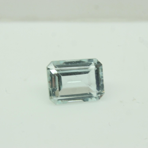 41 - Natural loose emerald-cut aquamarine; 2.85cts, 8 x 6 mm. UK P&P Group 0 (£6+VAT for the first lot an... 