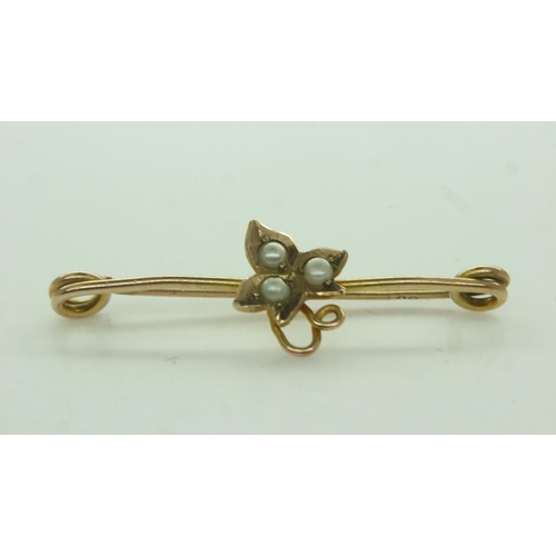 46 - 9ct gold brooch set with seed pearl, L: 25 mm, 1.0g. UK P&P Group 0 (£6+VAT for the first lot and £1... 