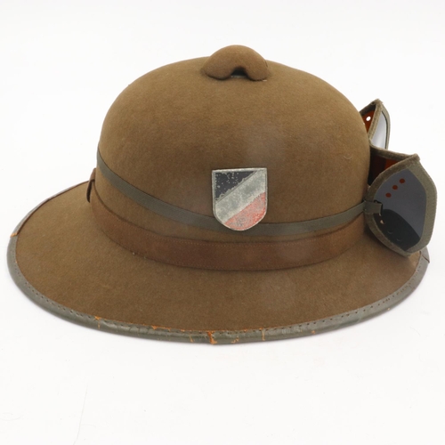 2087 - WWII second pattern 1942 issue German Africa Corps Tropical pith helmet & sand goggles. Clean exampl... 