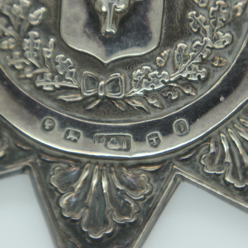 2142 - A Victorian hallmarked silver helmet or Sam Browne plate, Sherwood Foresters. UK P&P Group 0 (£6+VAT... 