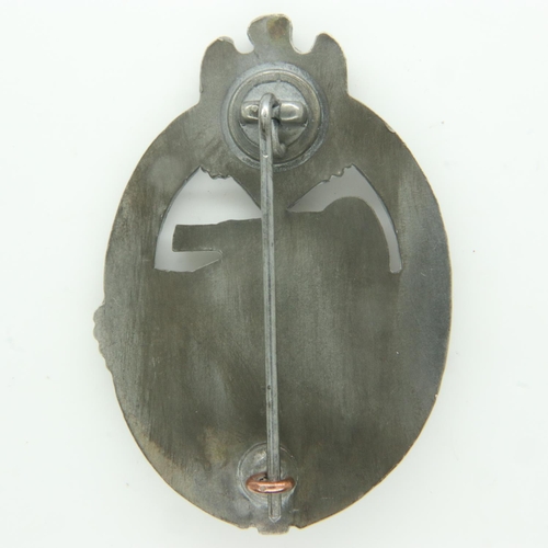 2143 - WWII German Silver Panzer Assault badge. Unmarked. UK P&P Group 0 (£6+VAT for the first lot and £1+V... 