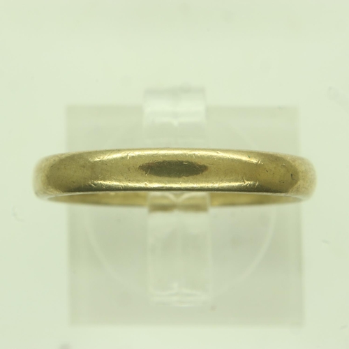 31 - 9ct gold slim profile wedding band, size O, 2.2g. UK P&P Group 0 (£6+VAT for the first lot and £1+VA... 