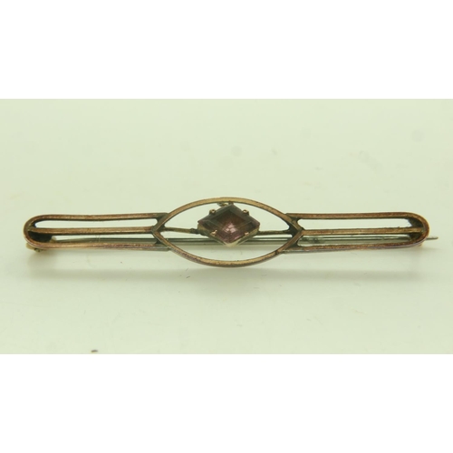 32 - 9ct gold amethyst set brooch, L: 45 mm, 1.7g. UK P&P Group 0 (£6+VAT for the first lot and £1+VAT fo... 