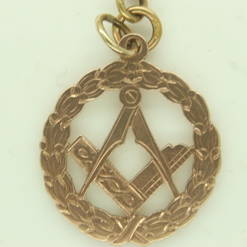 57 - A 9ct gold Albert watch chain, with T-bar, clip and circular masonic fob, 17.2g. P&P Group 0 (£6+VAT... 