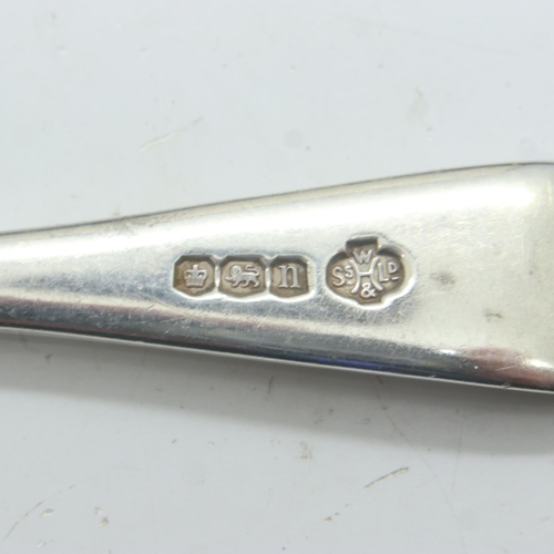 83 - Set of six hallmarked silver oyster forks, in a fitted case, combined 133g. UK P&P Group 1 (£16+VAT ... 